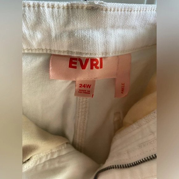 EVRI Women's 24W Cream Jeans Straight Leg Ankle Length 5 Pocket EUC Stretch Pant - Picture 4 of 8